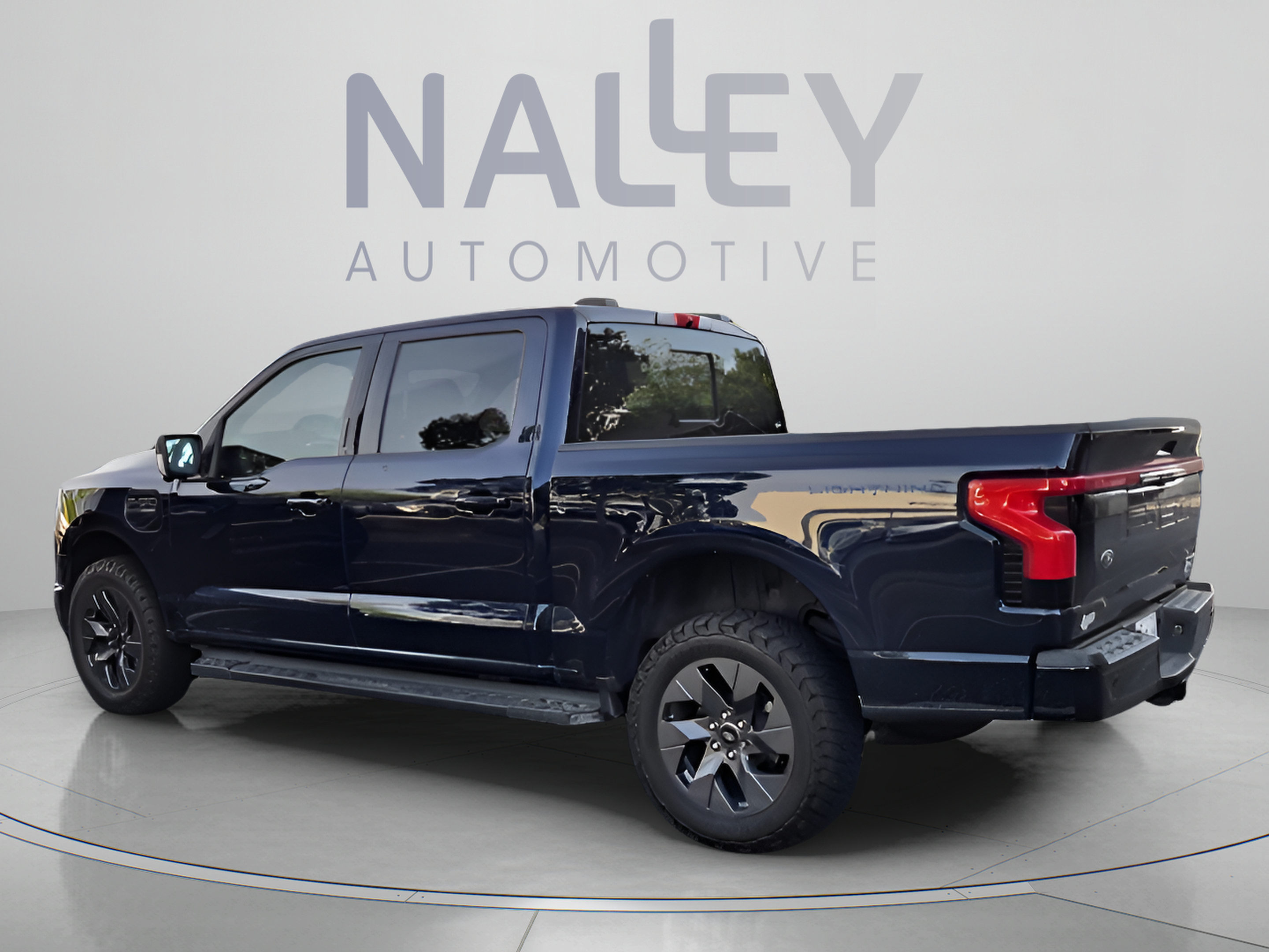 Used 2023 Ford F150 Lightning Lariat AWD/4WD image 3