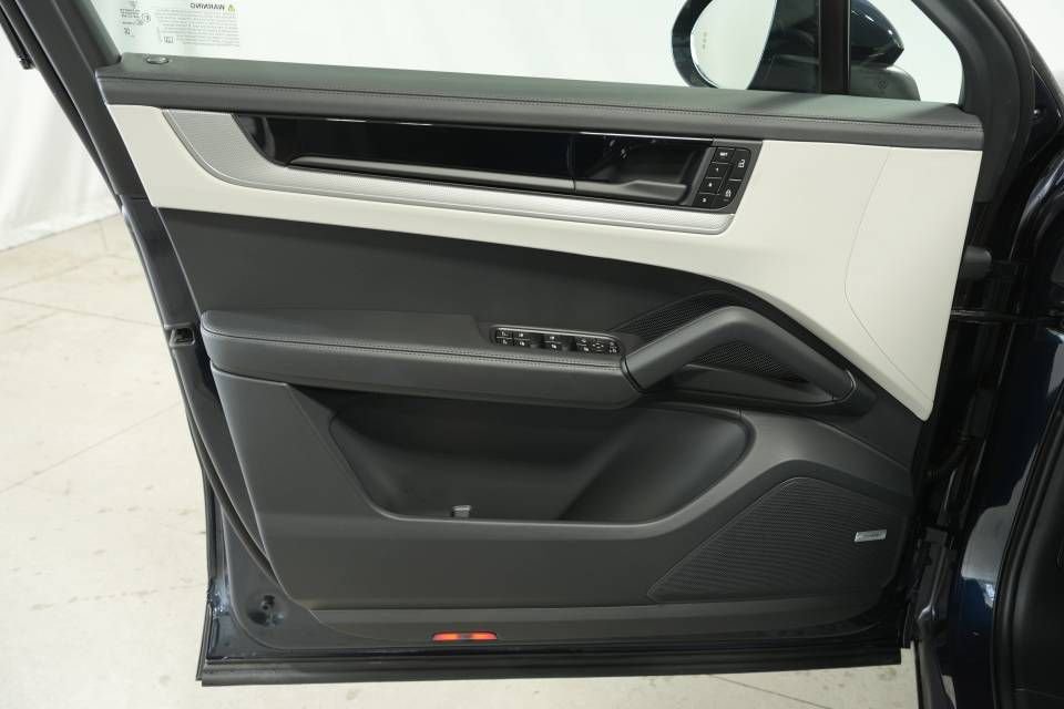 New 2026 Porsche Cayenne Coupe image 25