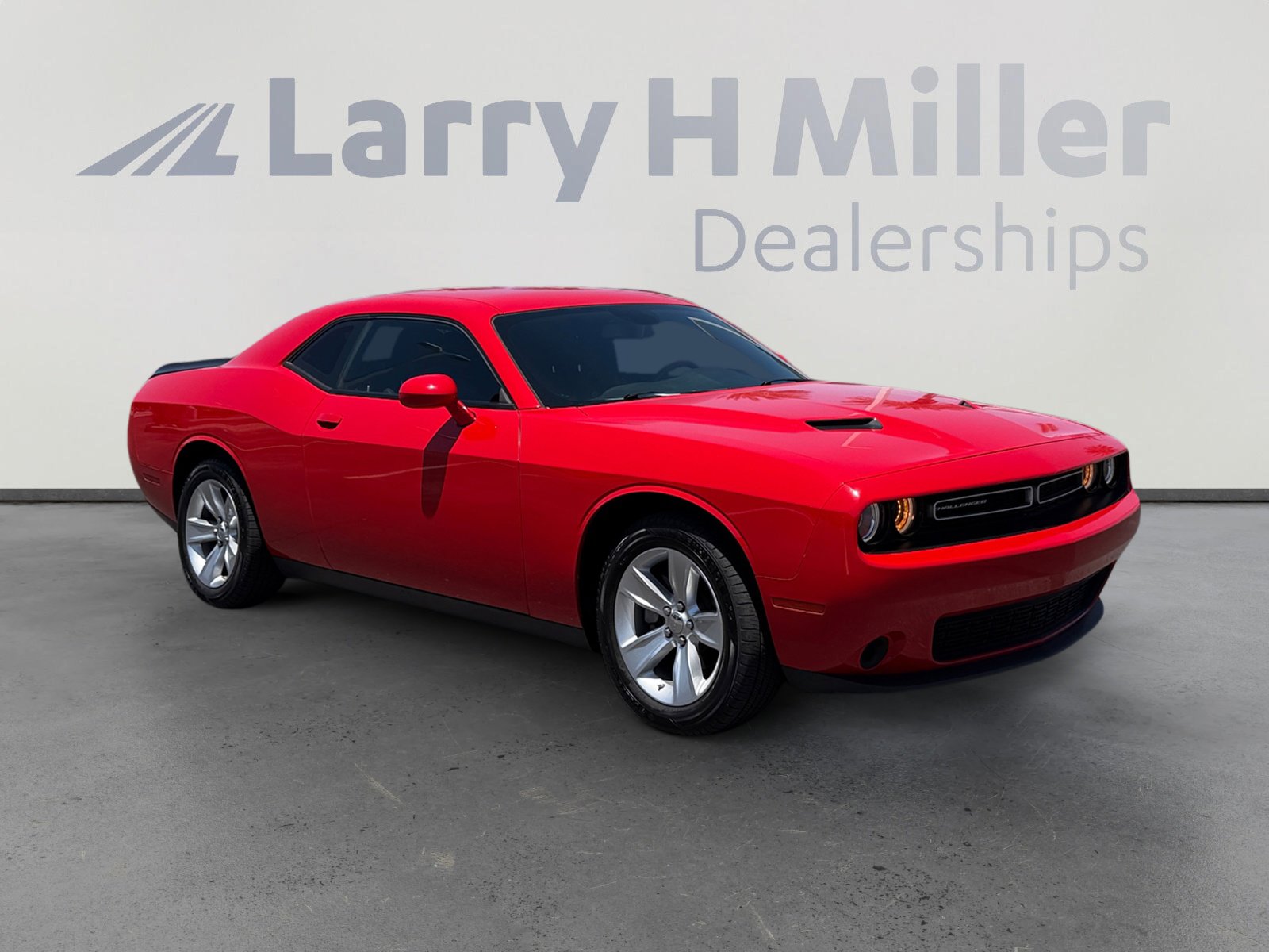 Used 2023 Dodge Challenger SXT RWD image 7