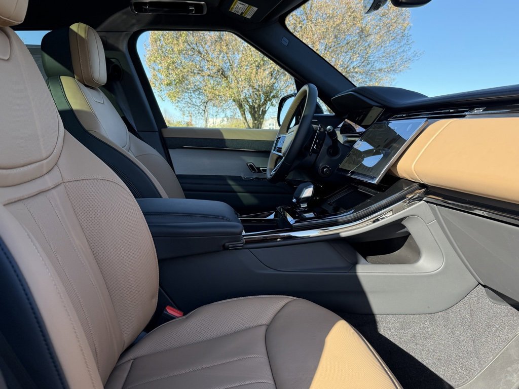 New 2025 Land Rover Range Rover Sport Dynamic SE image 11