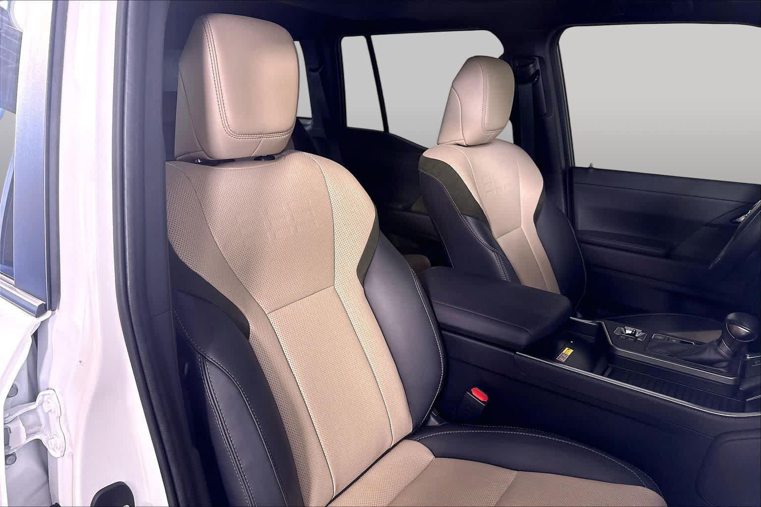 Used 2024 Lexus GX 550 AWD/4WD image 9