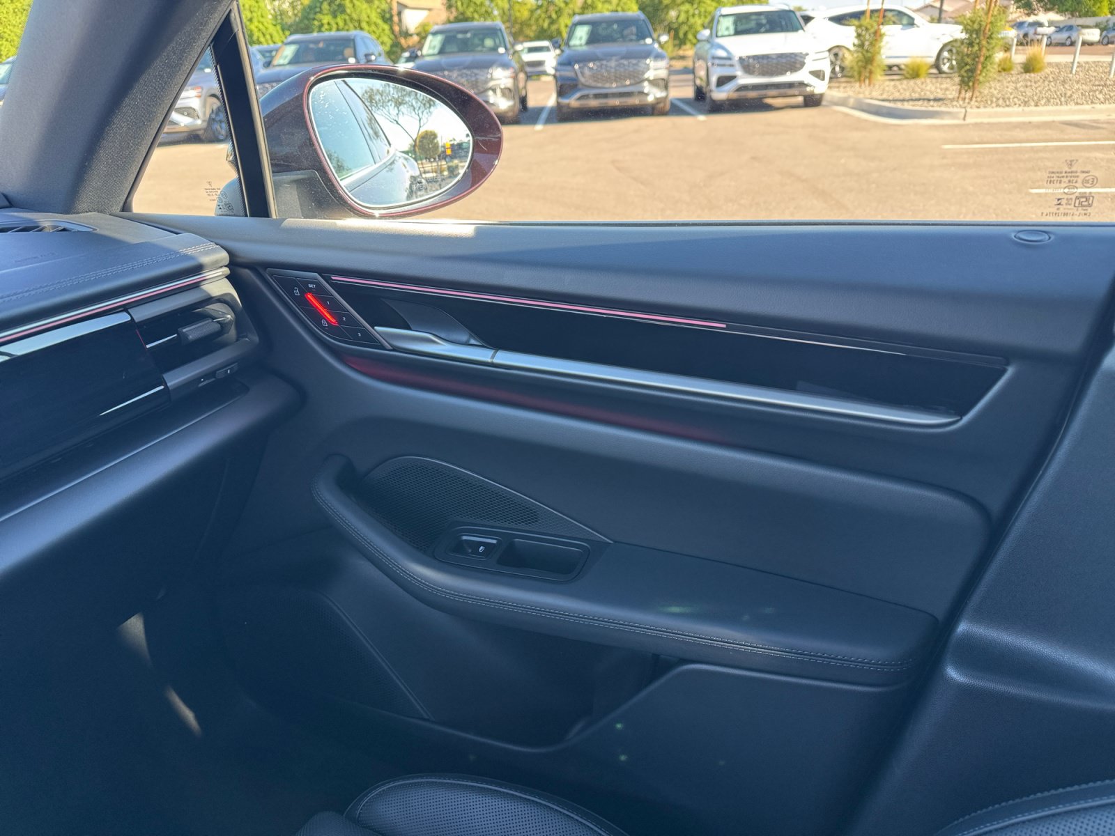 Used 2025 Porsche Macan Electric RWD image 16
