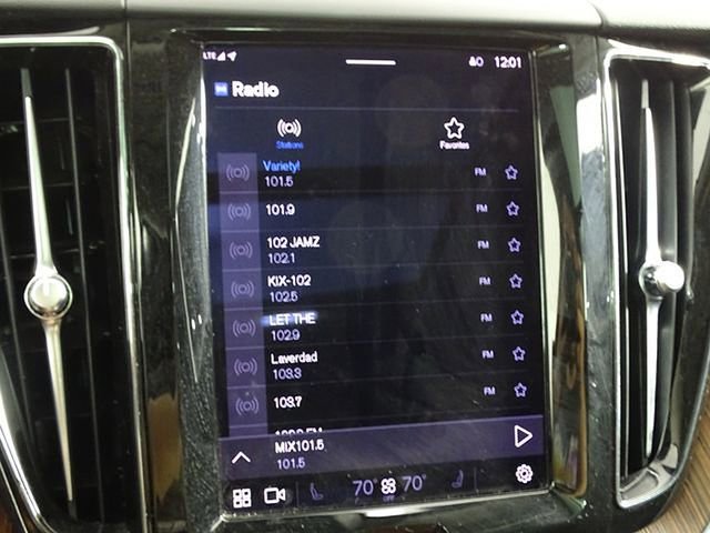 Used 2023 Volvo XC60 B5 Plus image 37