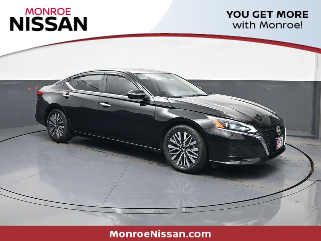 Used 2023 Nissan Altima 2.5 SV