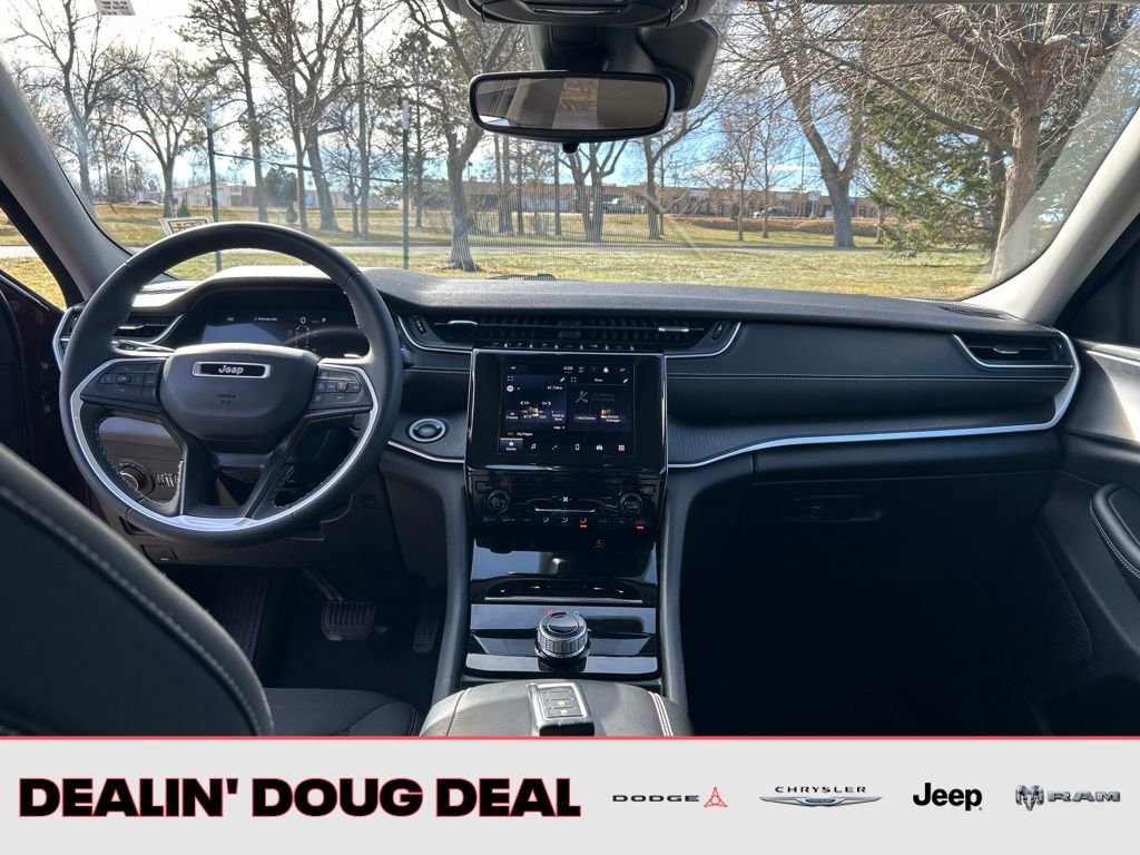 Used 2023 Jeep Grand Cherokee L Laredo image 14