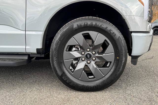 Certified 2024 Ford F150 Lightning Flash AWD/4WD image 10