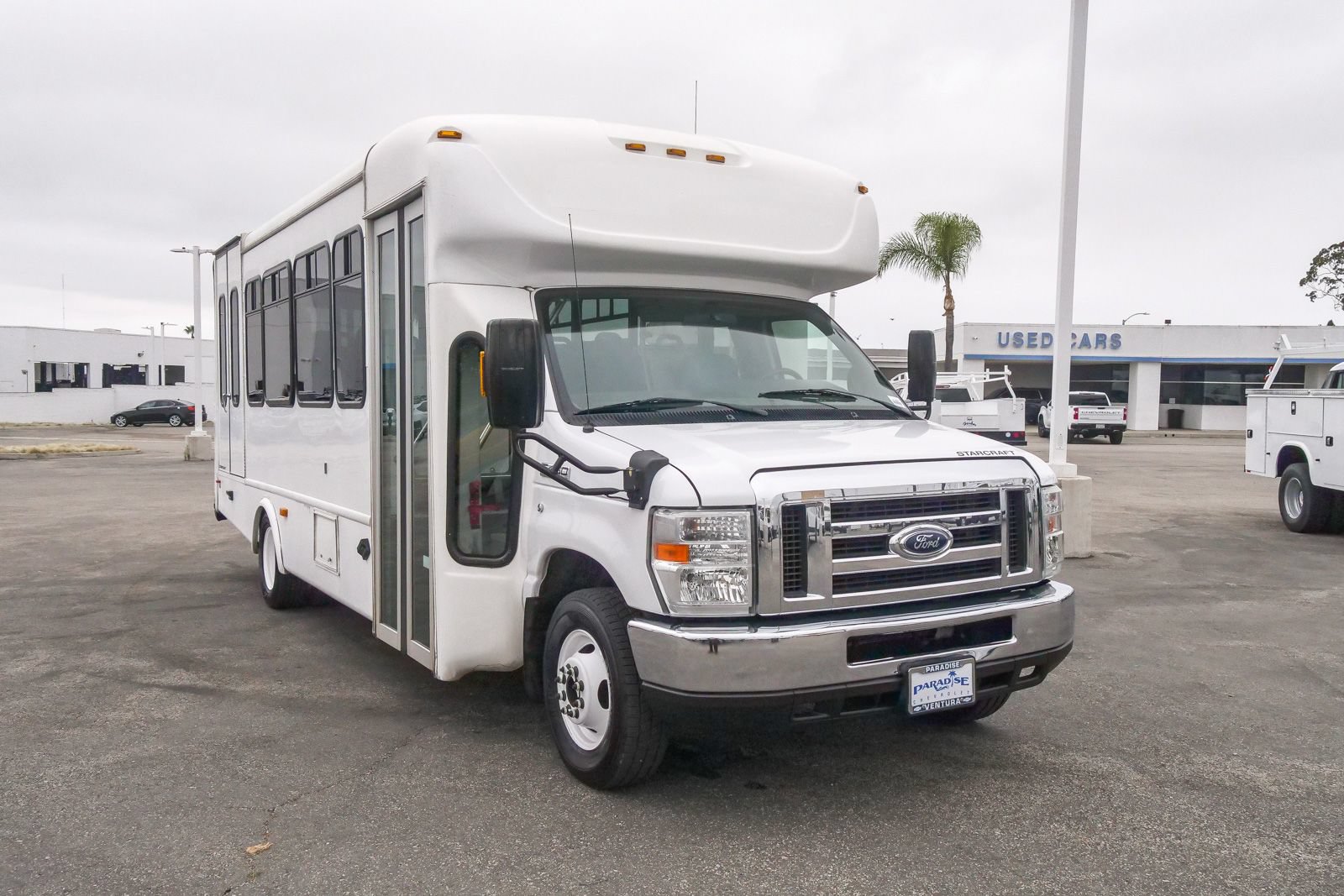 Used 2013 Ford E-450 and Econoline 450 Super Duty w/ Shuttle Bus Prep Pkg RWD image 3