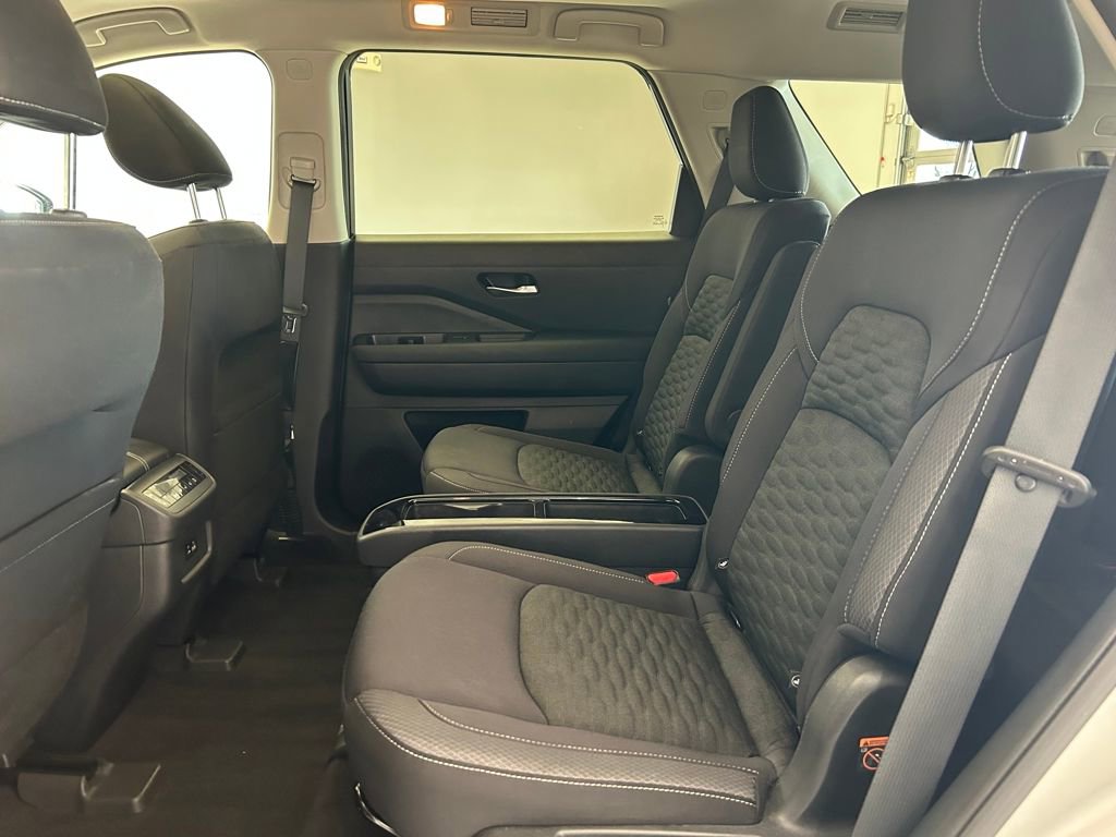 Used 2022 Nissan Pathfinder SV w/ SV Premium Package image 22