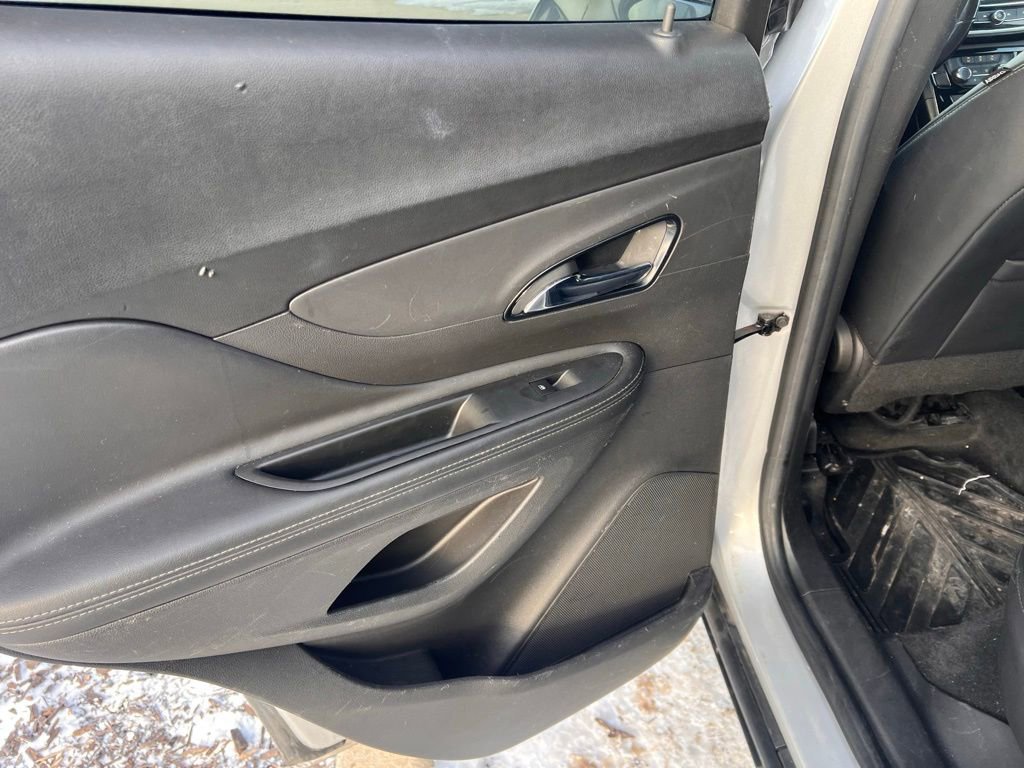 Used 2021 Buick Encore Preferred image 5