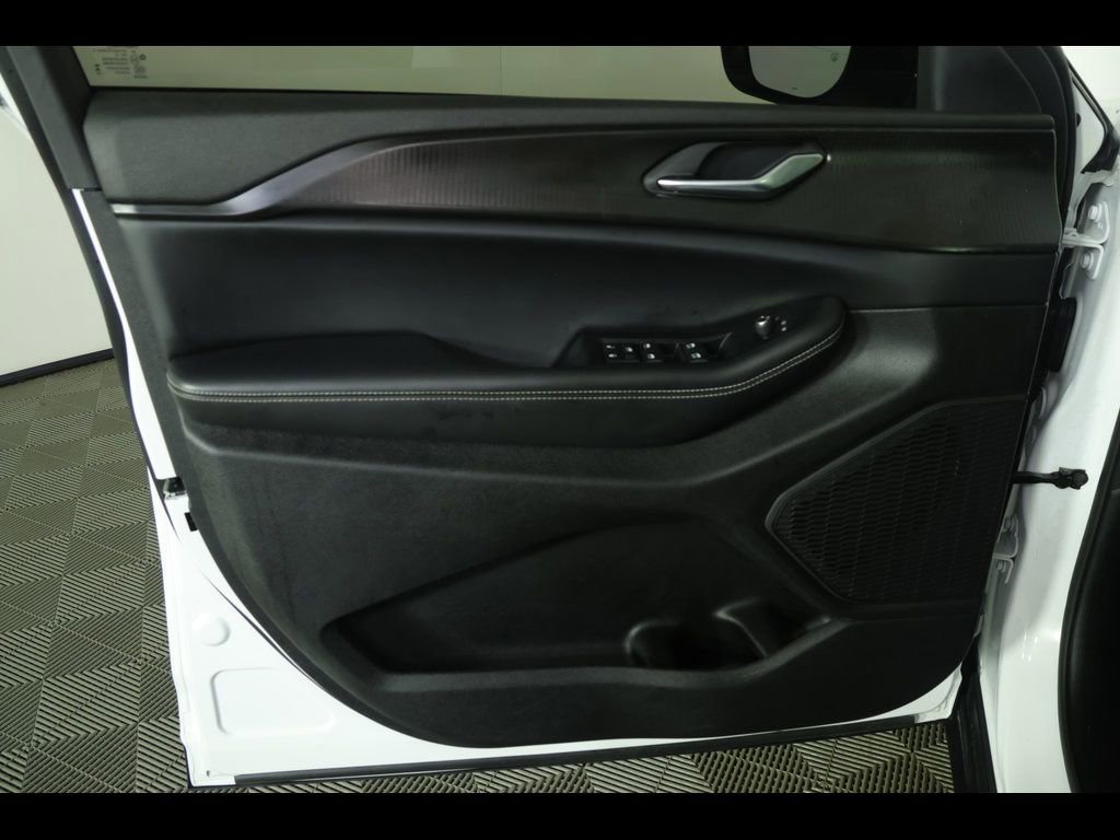 Used 2023 Jeep Grand Cherokee Altitude image 22