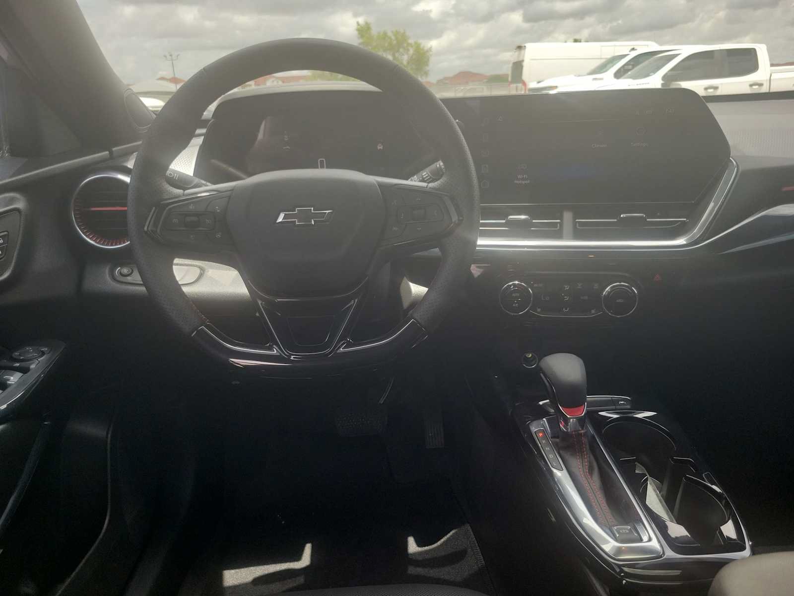 Used 2025 Chevrolet Trax RS w/ Sunroof Package FWD image 14