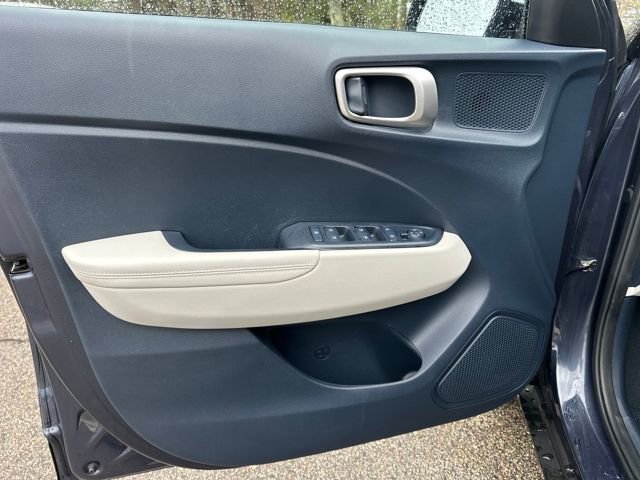 Used 2021 Hyundai Venue image 14