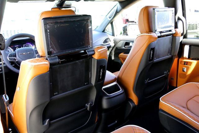 New 2026 Chrysler Pacifica Pinnacle image 17