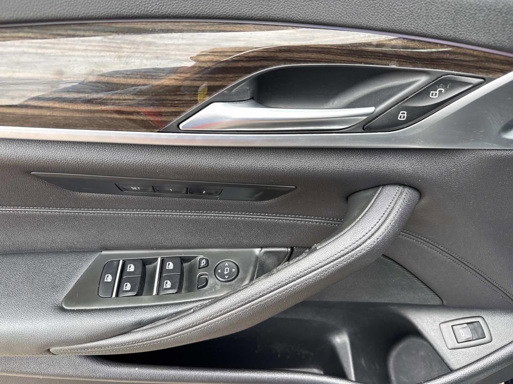 Used 2020 BMW 530i w/ Convenience Package RWD image 21