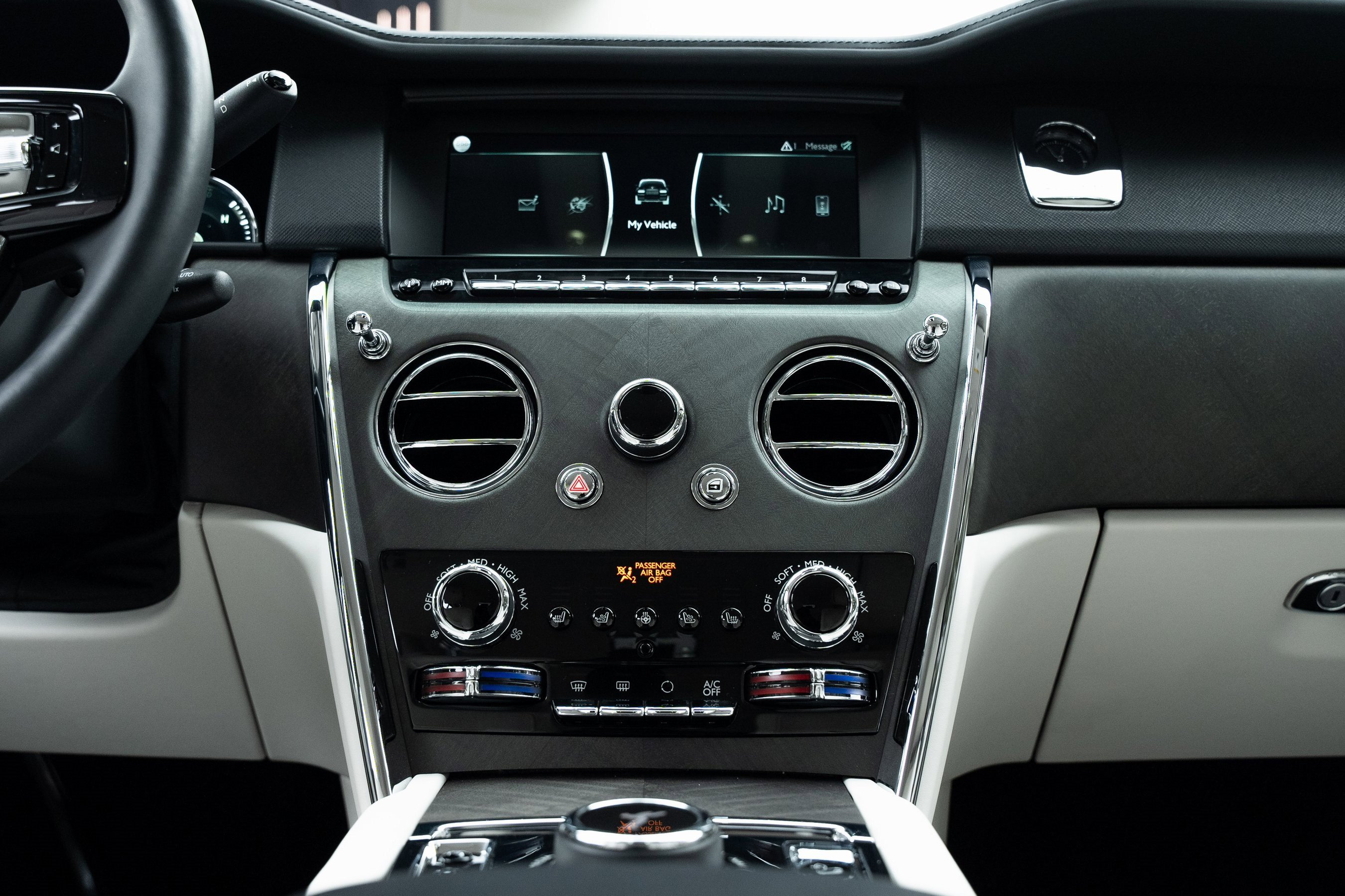 Used 2023 Rolls-Royce Cullinan w/ Cullinan Package image 41