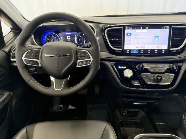New 2026 Chrysler Pacifica Select image 9