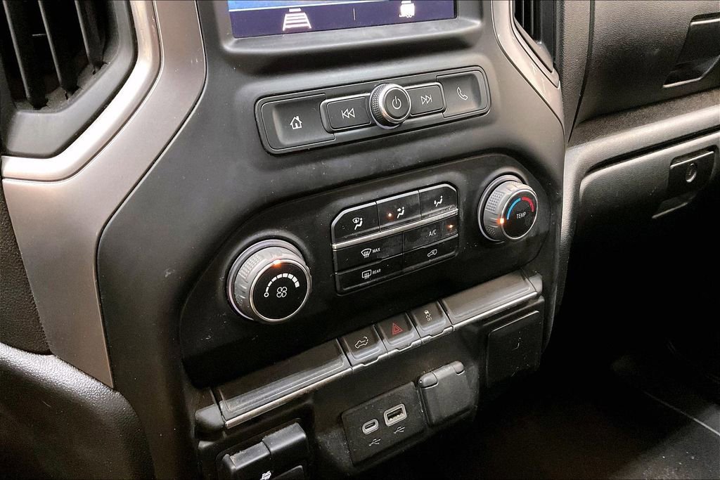 Used 2022 Chevrolet Silverado 2500 Custom w/ Custom Convenience Package AWD/4WD image 17