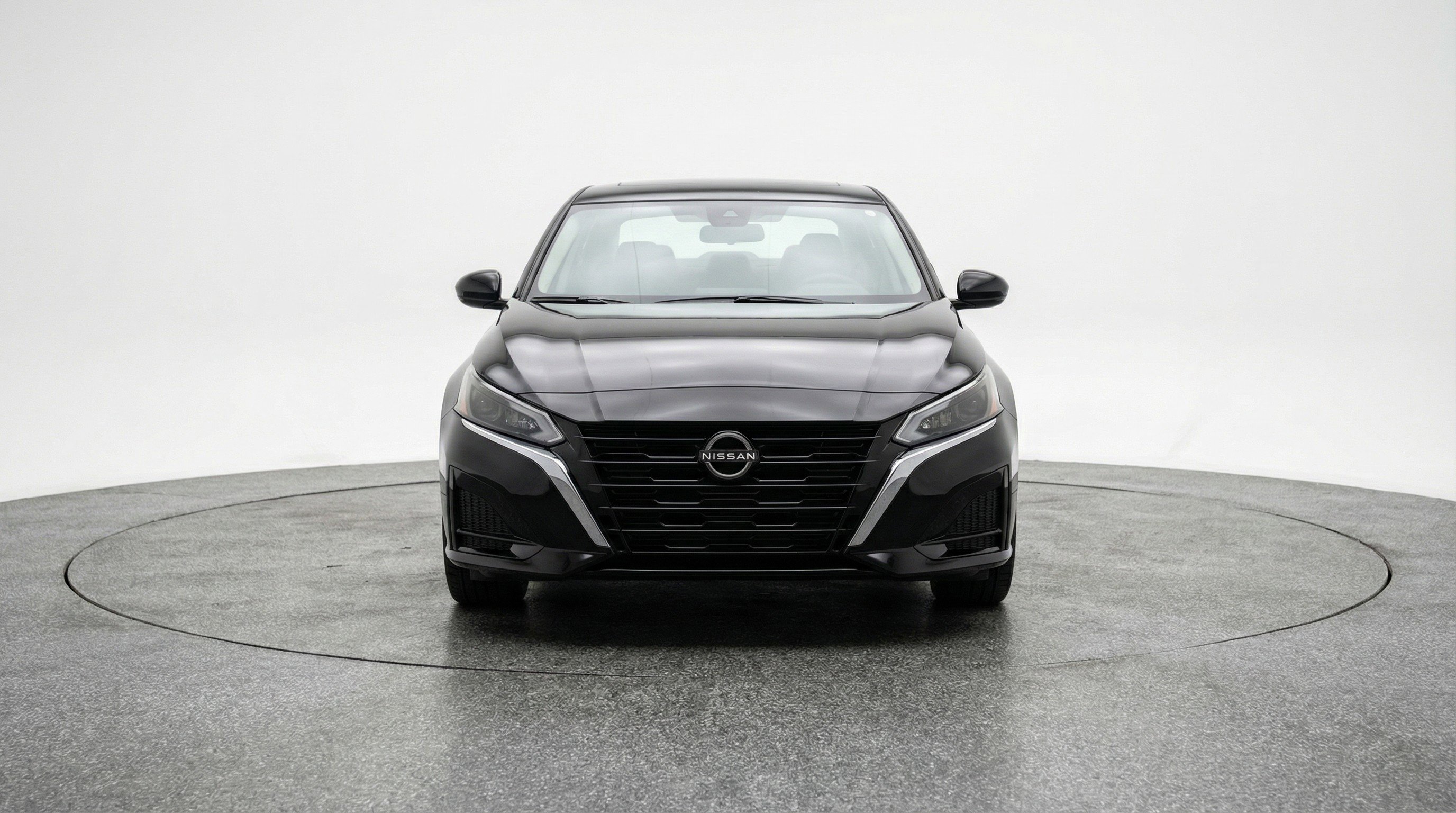 Used 2025 Nissan Altima 2.5 SV image 2