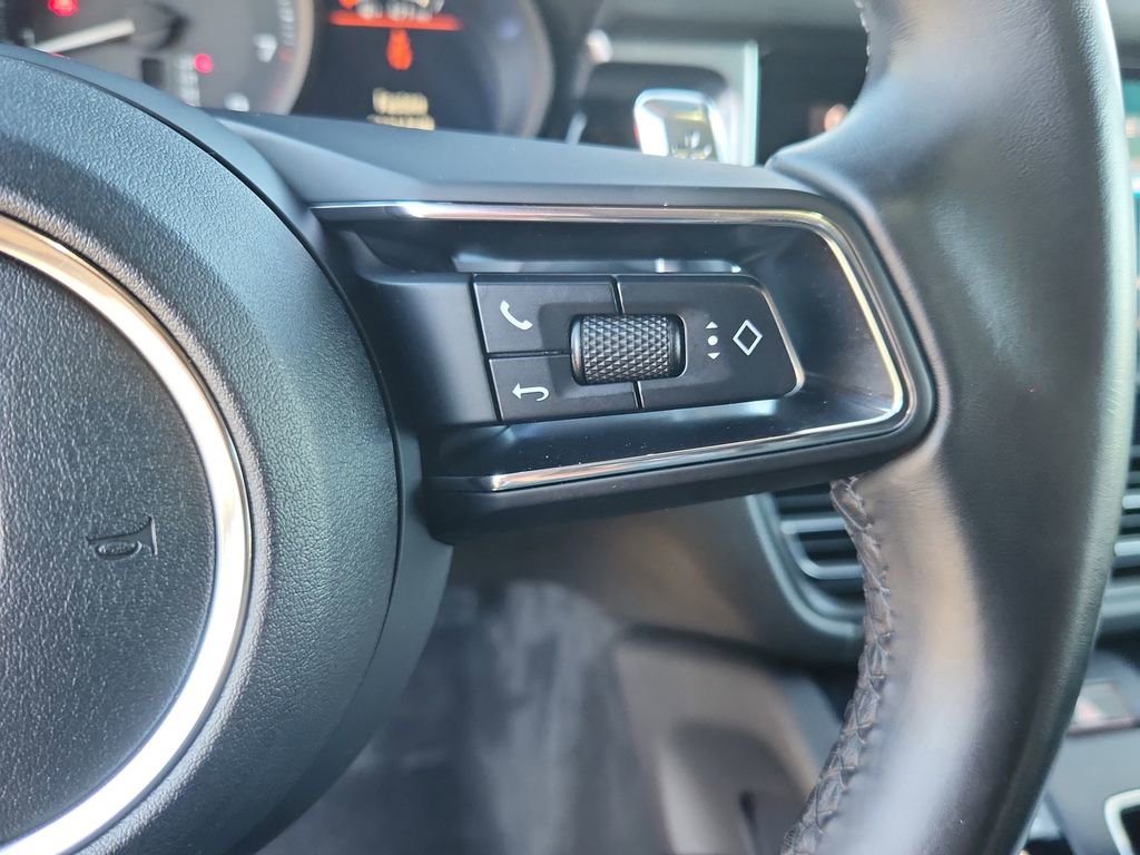 Used 2024 Porsche Macan AWD/4WD image 23
