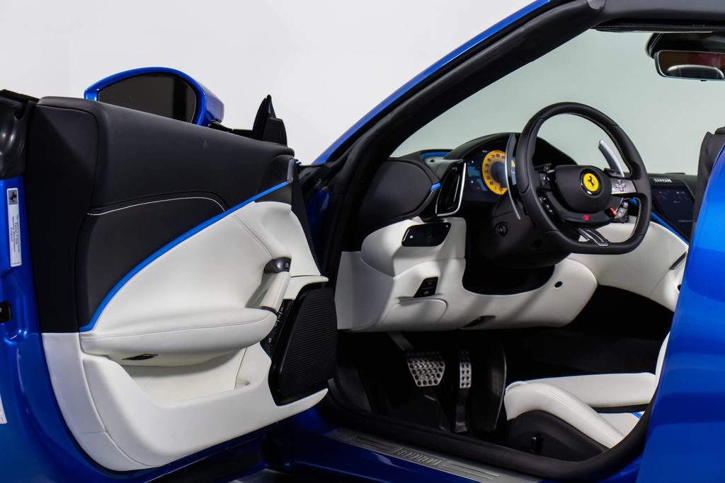 Certified 2025 Ferrari Roma Spider RWD image 34