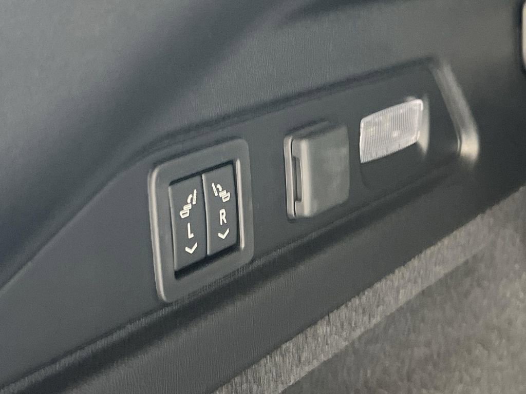 New 2026 Cadillac Lyriq V image 32