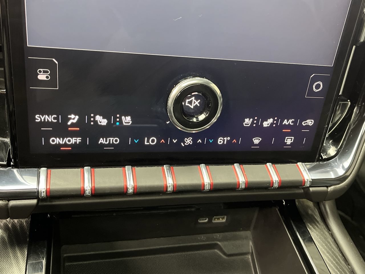 Certified 2025 GMC Yukon XL AT4 w/ AT4 Premium Package AWD/4WD image 25