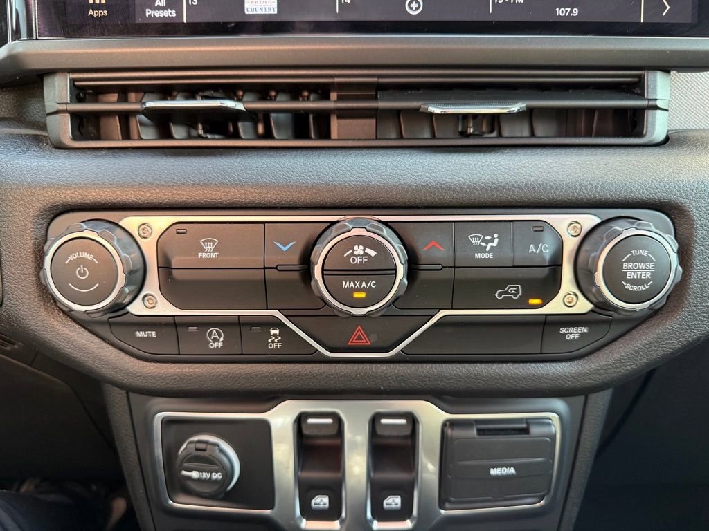 Used 2025 Jeep Wrangler Sport image 23