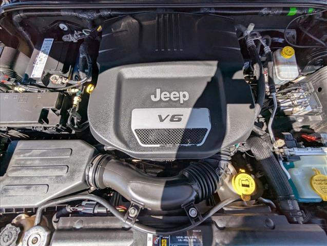 Used 2018 Jeep Wrangler Unlimited Sahara w/ Max Tow Package AWD/4WD image 21