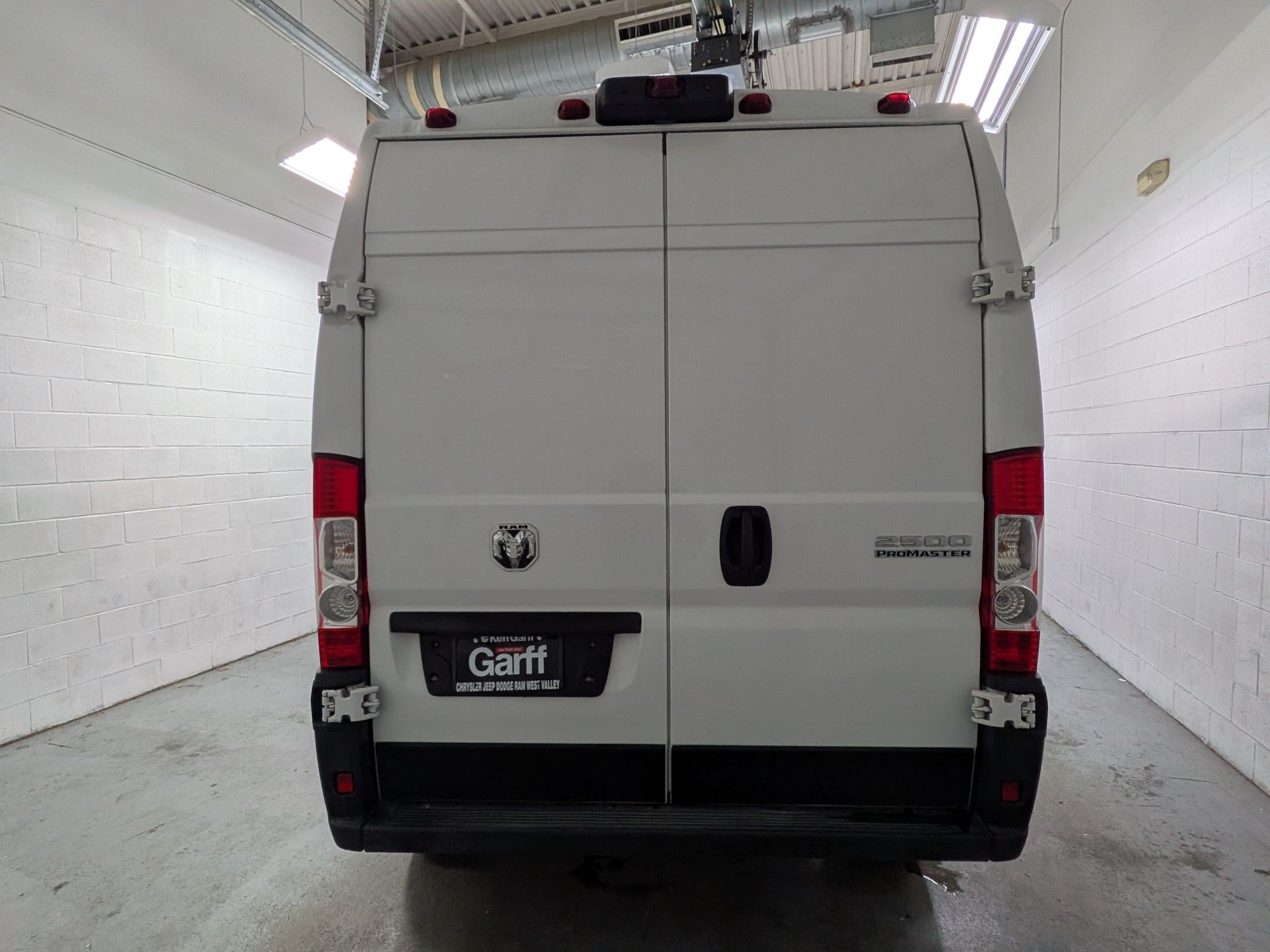 Used 2025 RAM ProMaster 2500 w/ Convenience Group FWD image 8