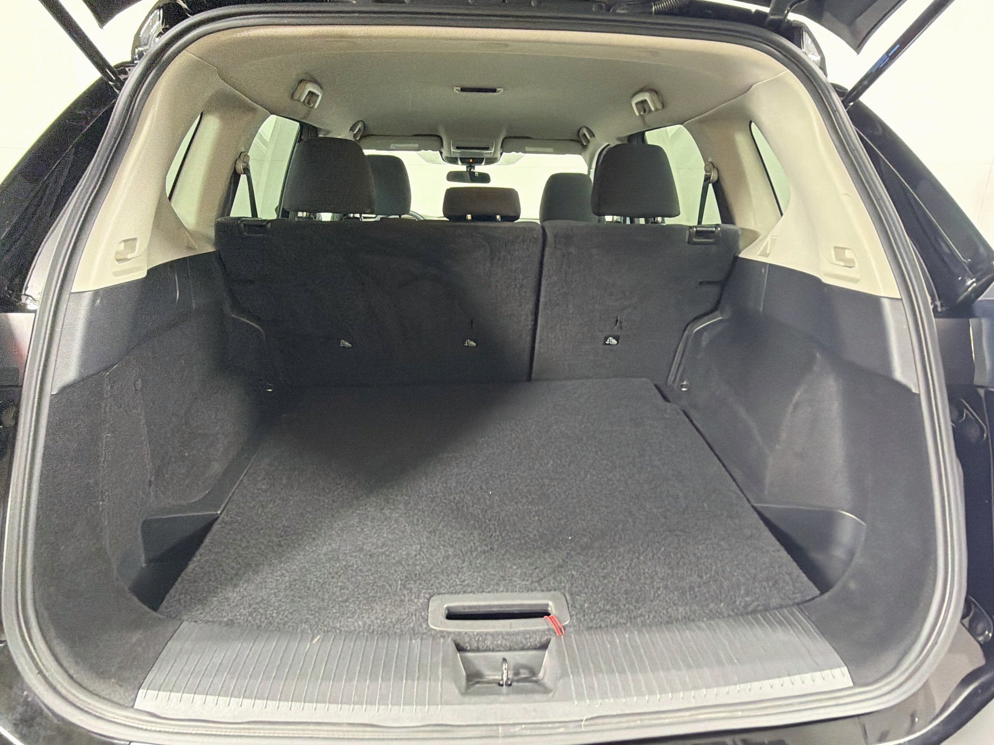 Used 2024 Nissan Rogue S FWD image 27