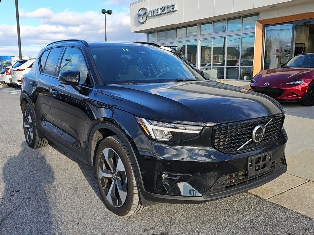 Used 2025 Volvo XC40 B5 Plus