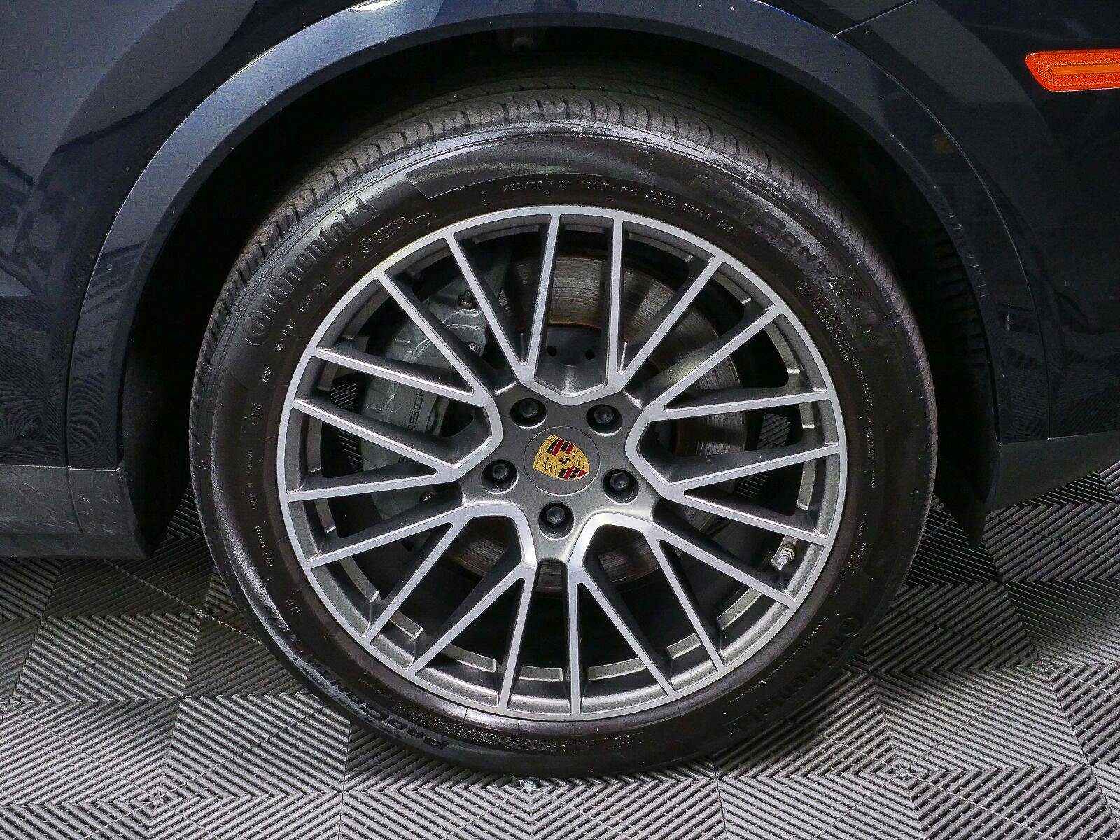Certified 2022 Porsche Cayenne S Platinum AWD/4WD image 36