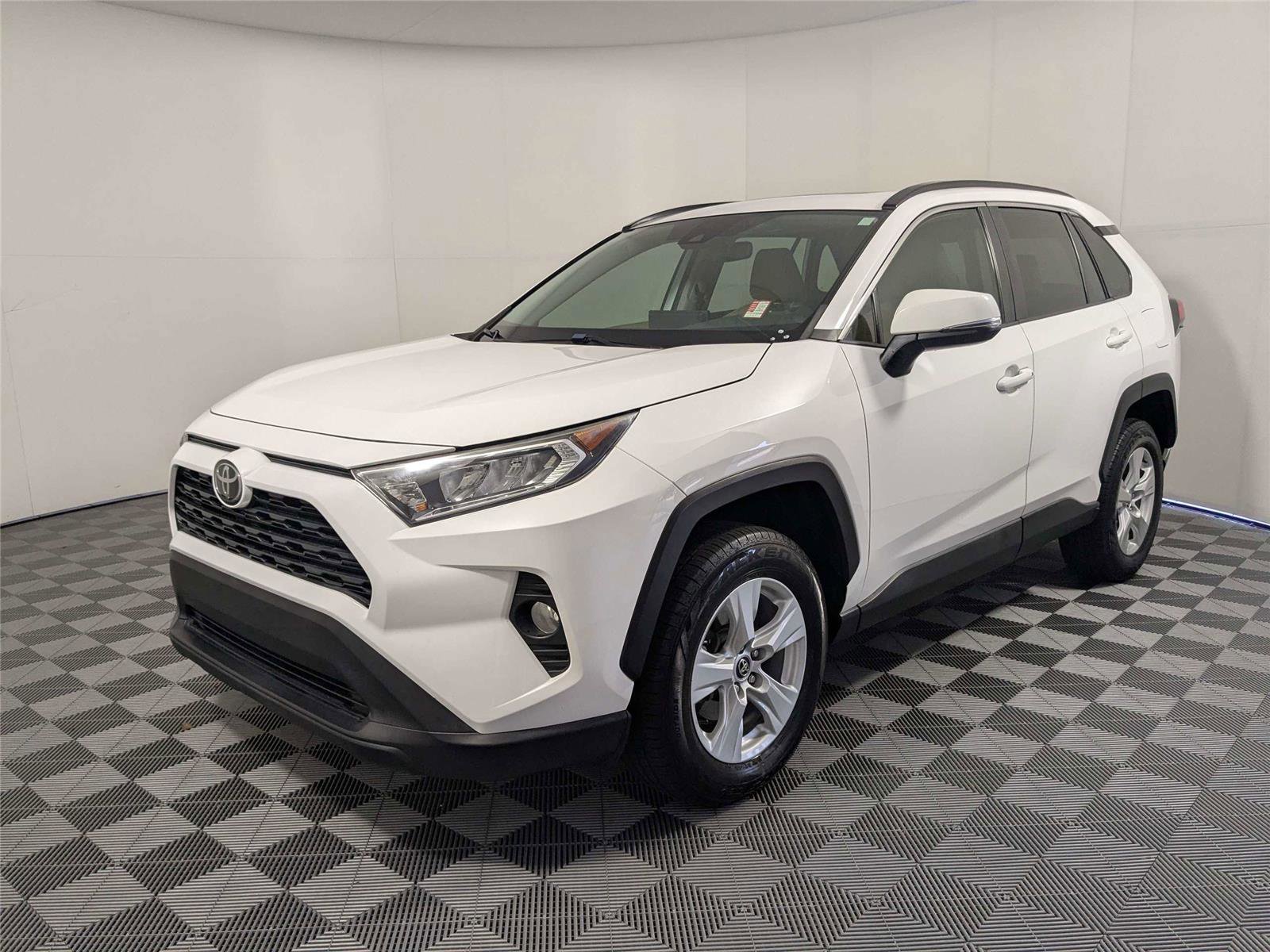 Used 2021 Toyota RAV4 XLE w/ Convenience Package image 2