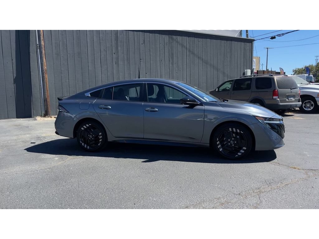 Used 2026 Nissan Sentra SR w/ Floor Mat Package FWD image 4