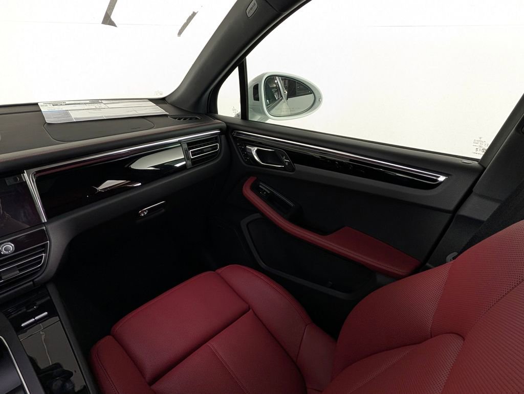 New 2026 Porsche Macan image 24