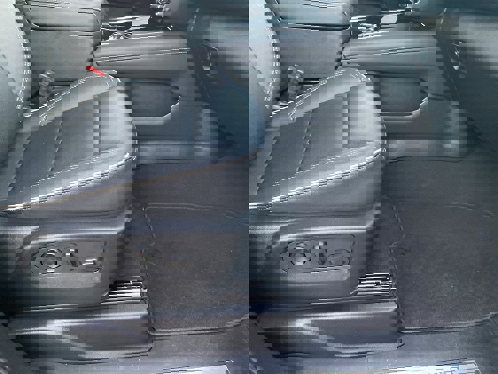 Used 2025 Chevrolet Suburban Premier image 20