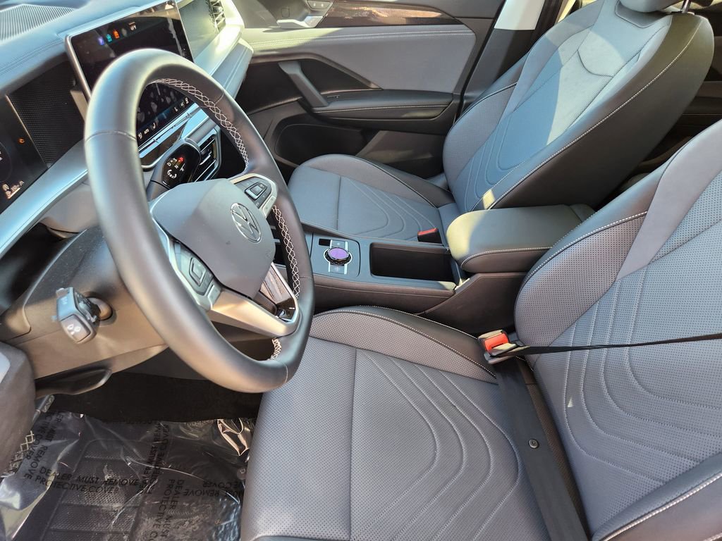 New 2025 Volkswagen Tiguan SE image 3