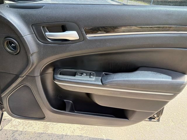 Used 2014 Chrysler 300 C AWD/4WD image 23