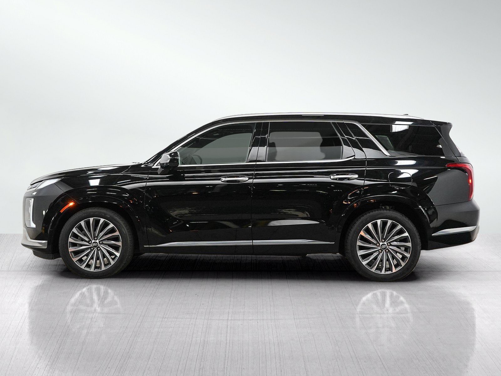Used 2024 Hyundai Palisade Calligraphy AWD/4WD image 2