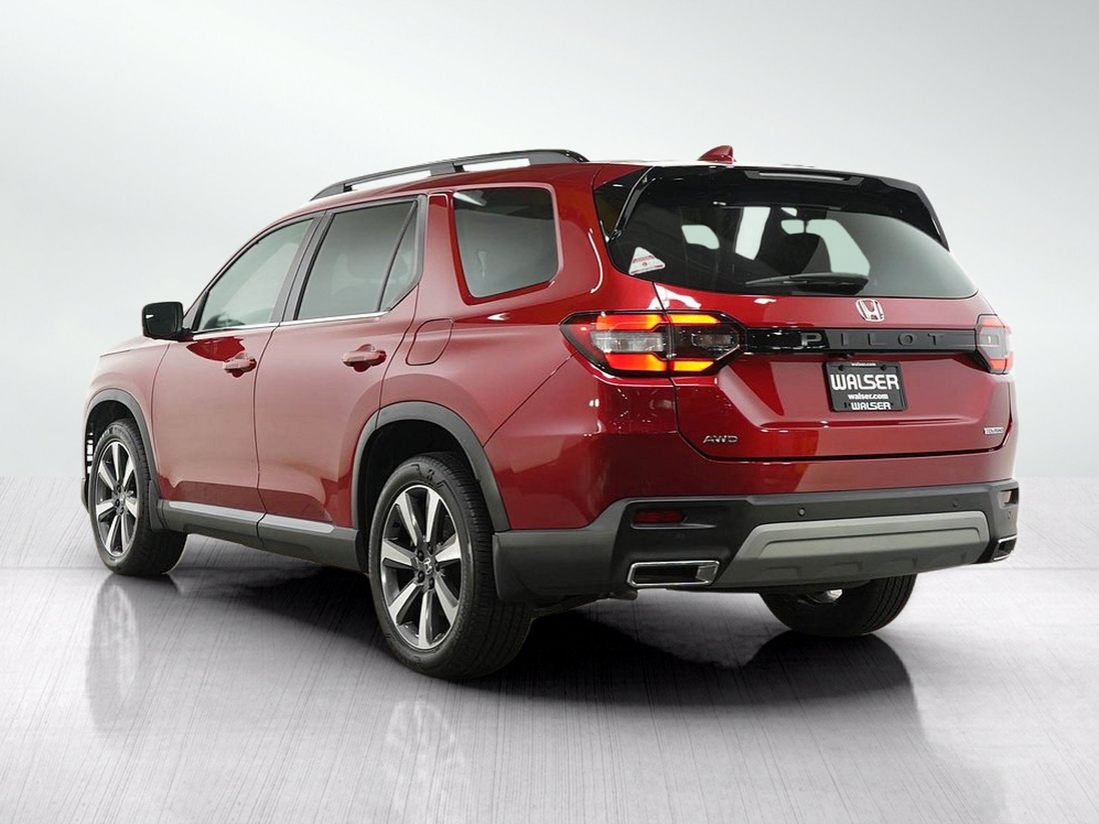 Used 2023 Honda Pilot Touring image 3