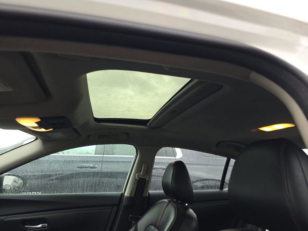 Used 2025 Nissan Sentra SR w/ SR Premium Package image 26