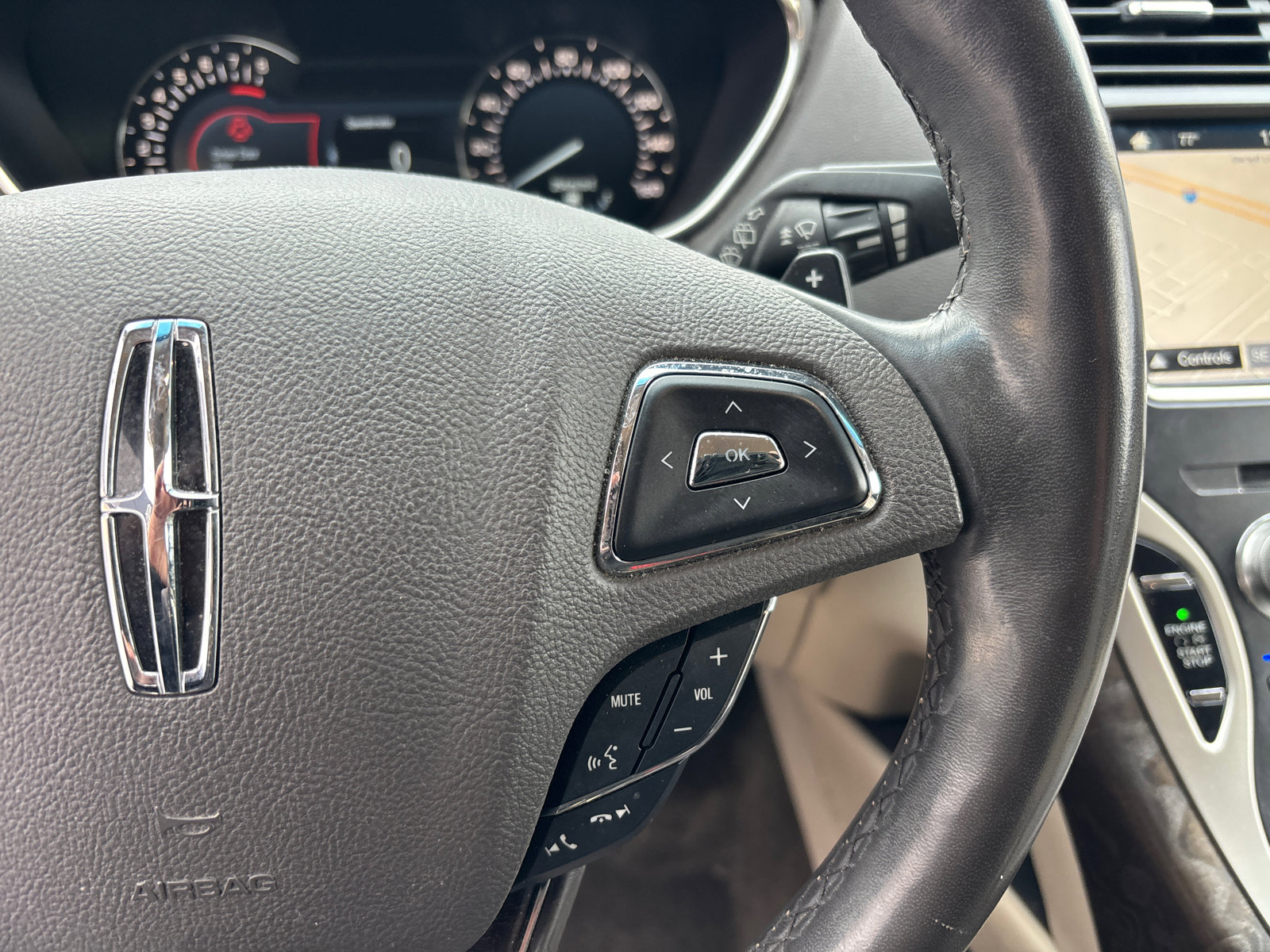 Used 2018 Lincoln MKX Select w/ Select Plus Package image 18