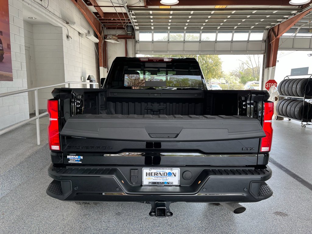 Used 2025 Chevrolet Silverado 2500 LTZ w/ LTZ Plus Package image 8