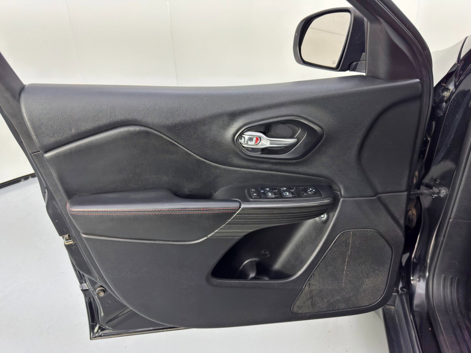 Used 2017 Jeep Cherokee Trailhawk w/ Cold Weather Group image 38