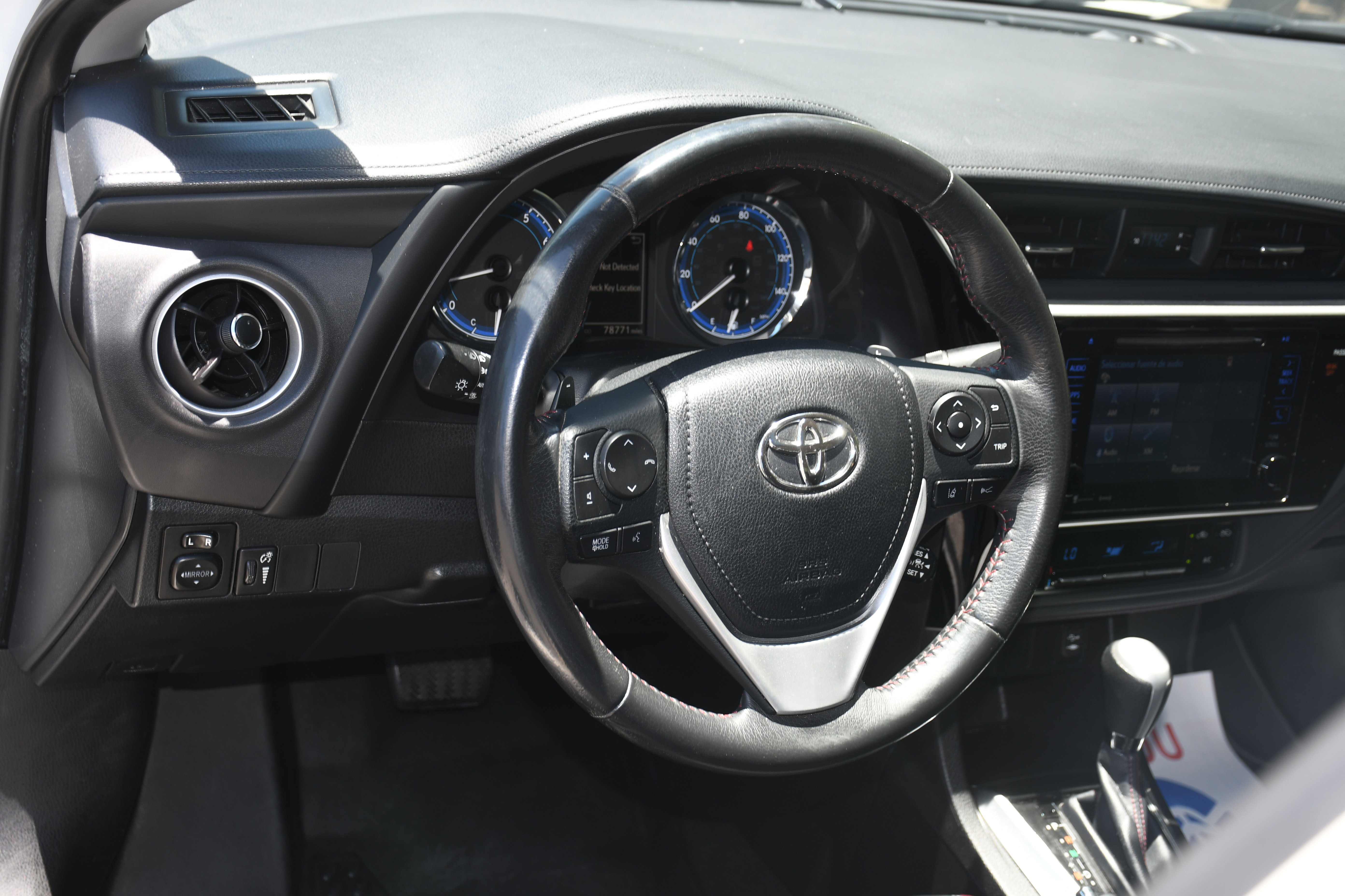 Used 2017 Toyota Corolla SE 50th Anniversary FWD image 9