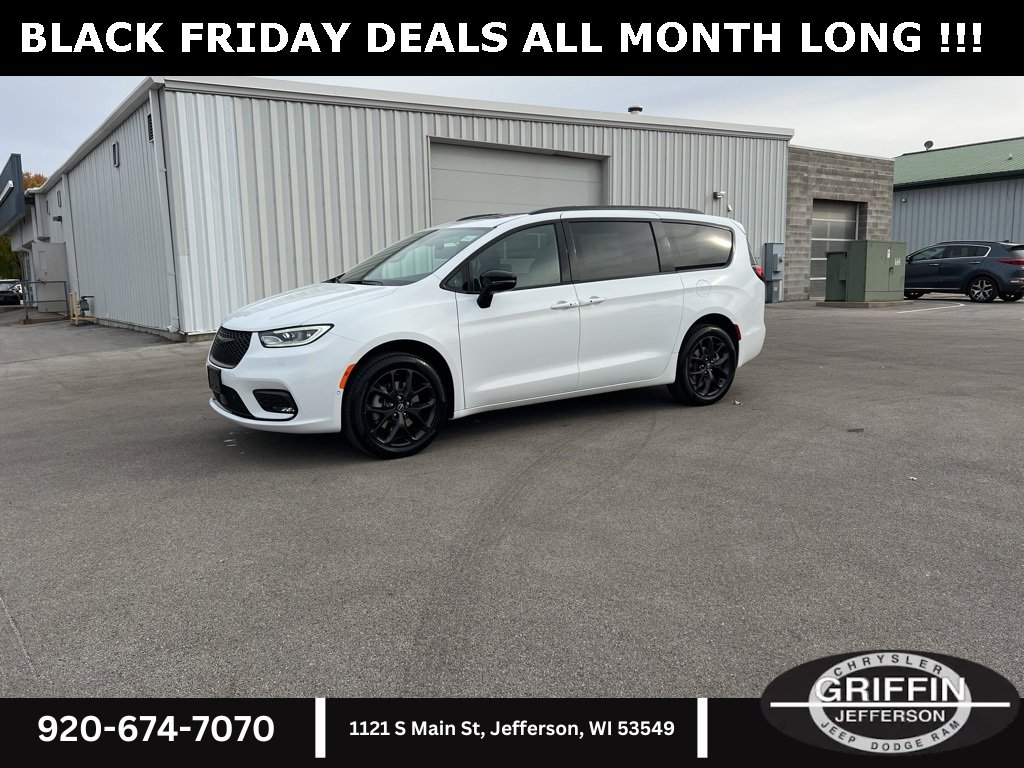 New 2026 Chrysler Pacifica Limited w/ S Appearance Package