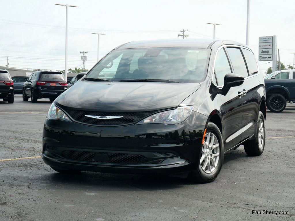 New 2025 Chrysler Voyager LX image 17