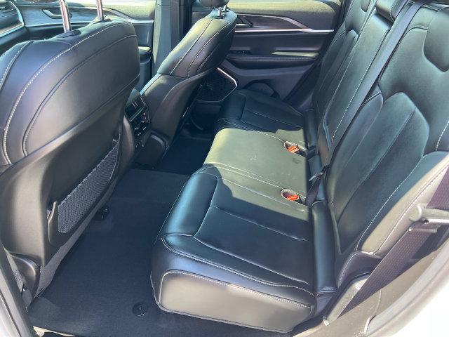 New 2026 Jeep Grand Cherokee Limited w/ Limited Altitude Package AWD/4WD image 25