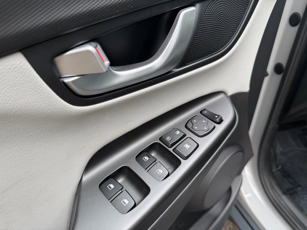 Used 2023 Hyundai Kona Limited image 17