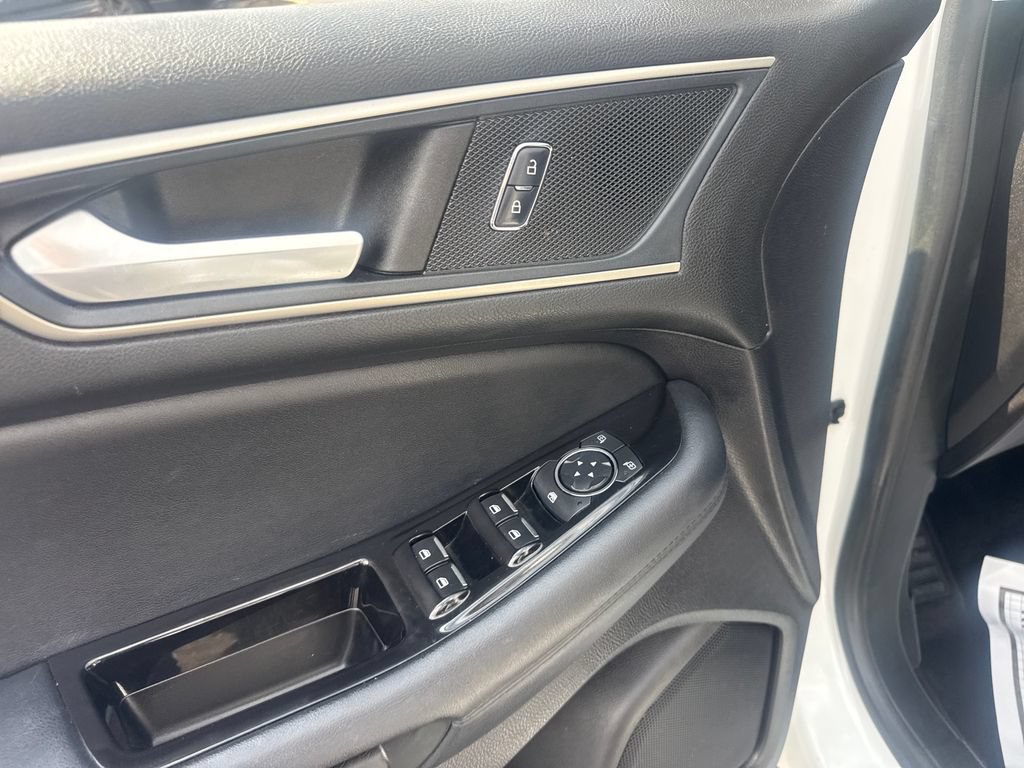 Used 2019 Ford Edge SEL w/ Equipment Group 201A AWD/4WD image 19